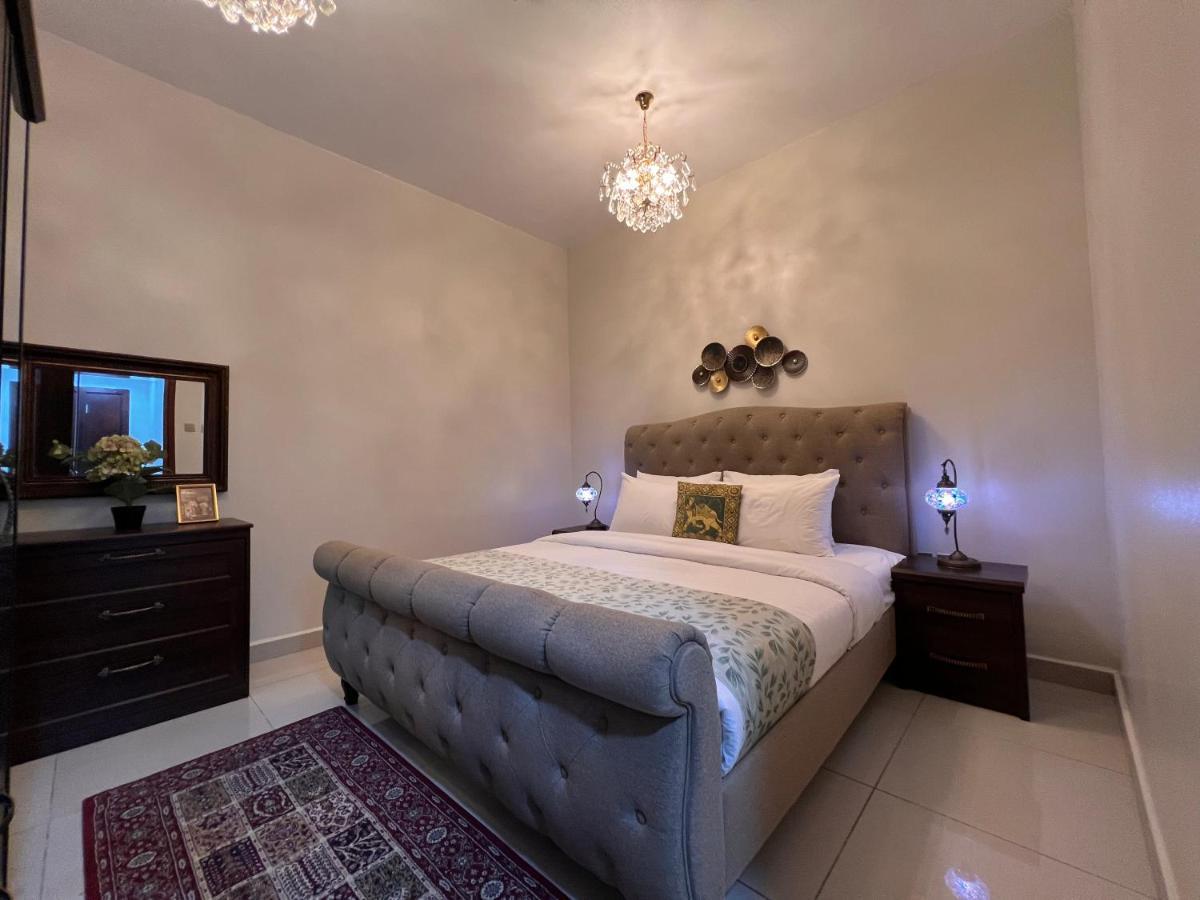 Two Continents Holiday Homes - Arabian Nights With Sea Views - Free Airport Pick-Up Over 5 Nights Dubai Eksteriør bilde